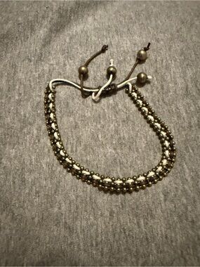 Adjustable Beaded Bracelet in Antique Gold and White